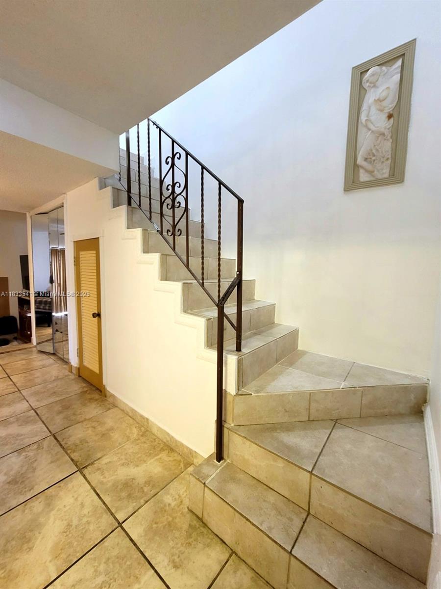 11 Olive Dr J