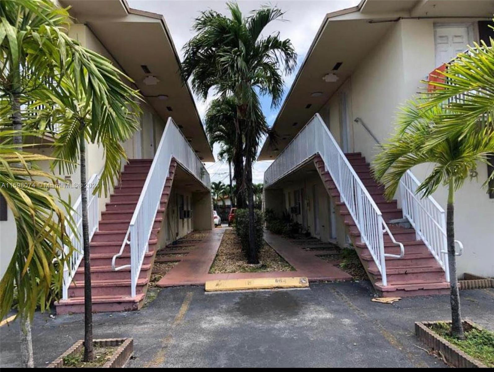 Address Not Disclosed, Hialeah, Miami-Dade County, Florida - 2 Bedrooms  
1 Bathrooms - 