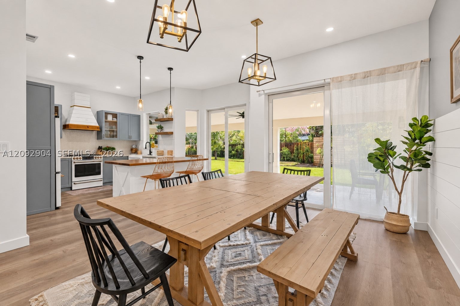 10600 NW 54th St