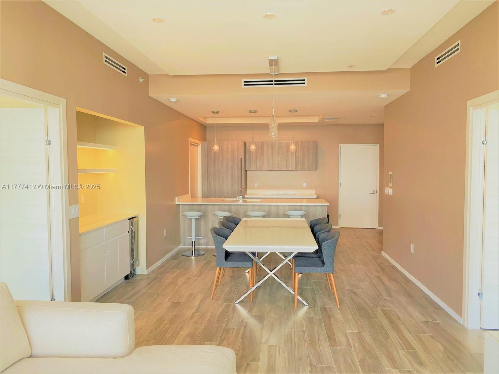 801 SMA RESIDENCES CONDO - Residential