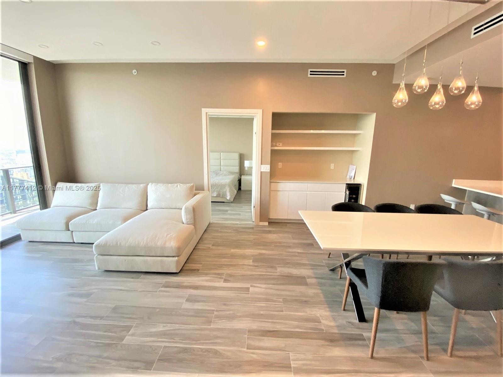 801 SMA RESIDENCES CONDO - Residential