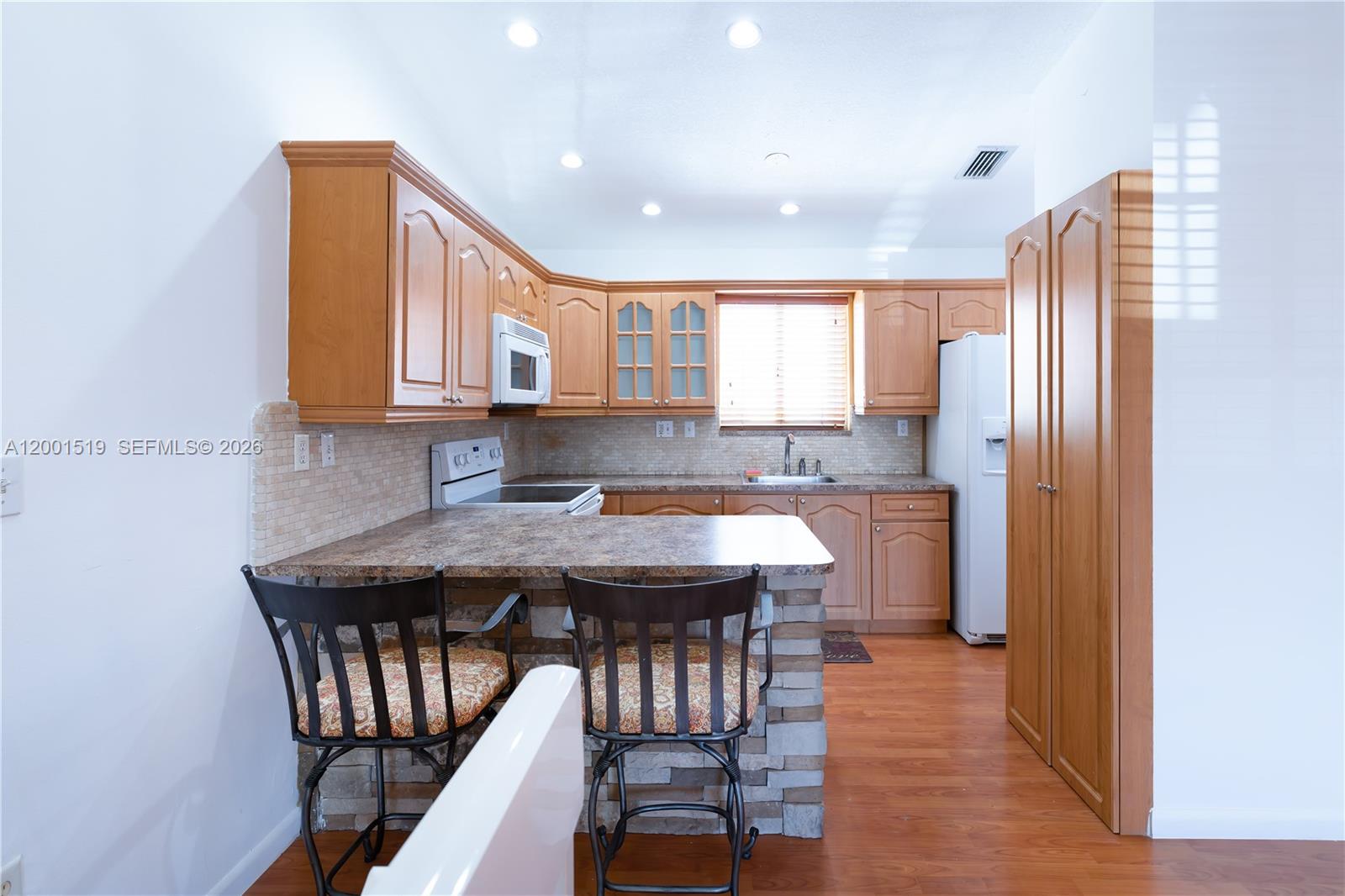 10017 W Okeechobee Rd 202