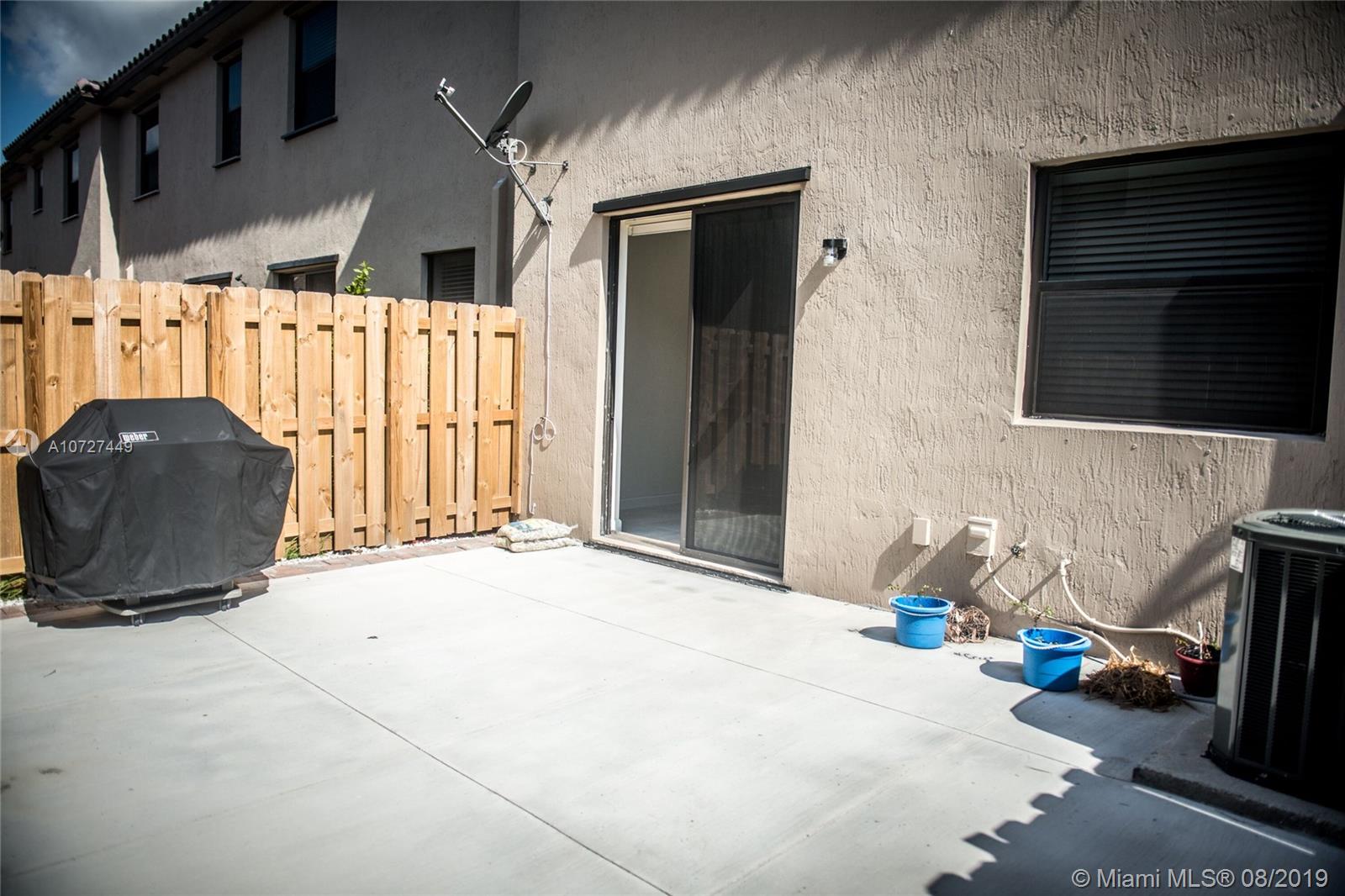 COCO PALM ESTATES - Residential Lease