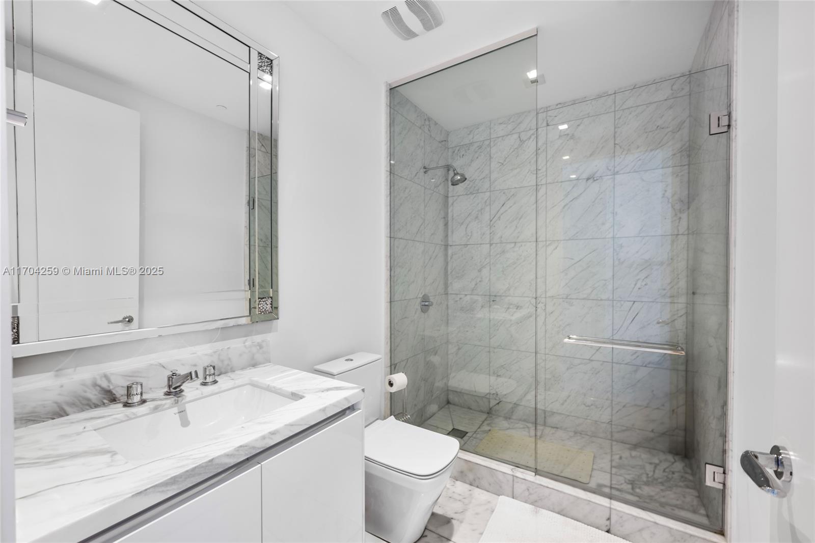 JADE SIGNATURE CONDO - Residential