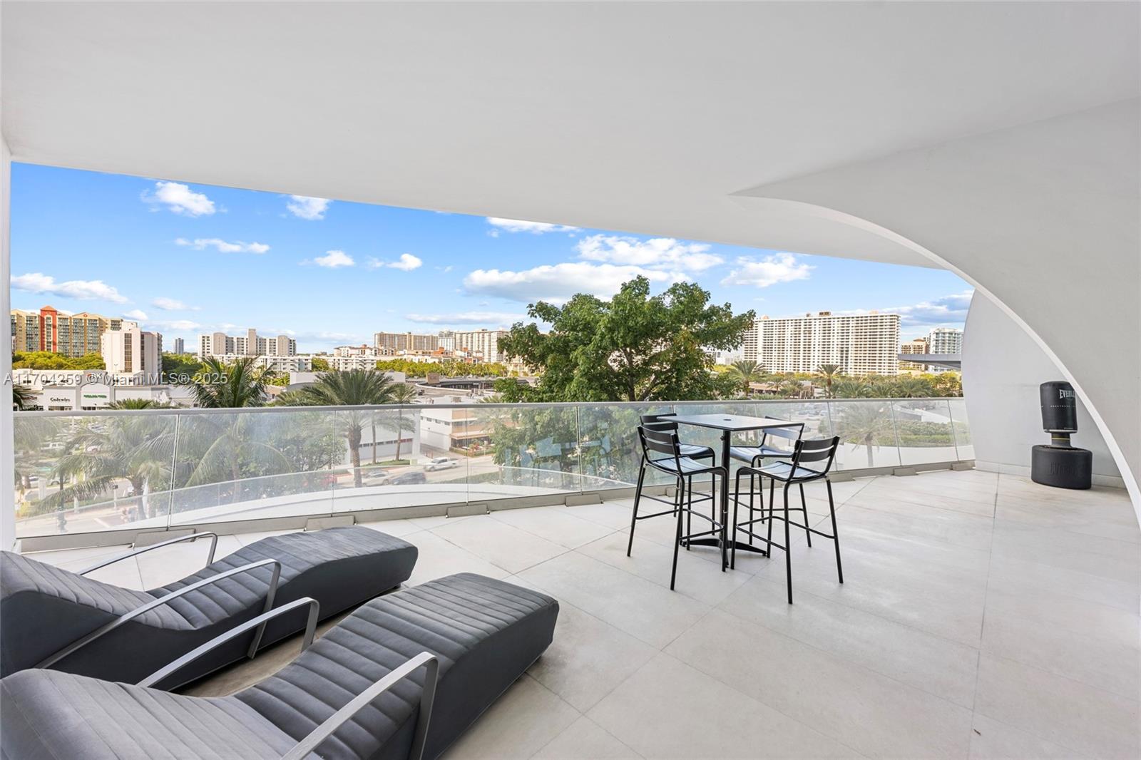 JADE SIGNATURE CONDO - Residential