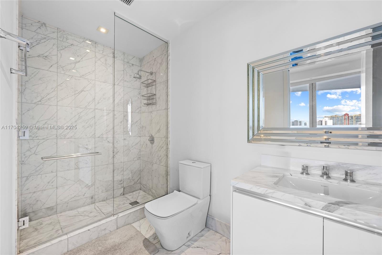 JADE SIGNATURE CONDO - Residential