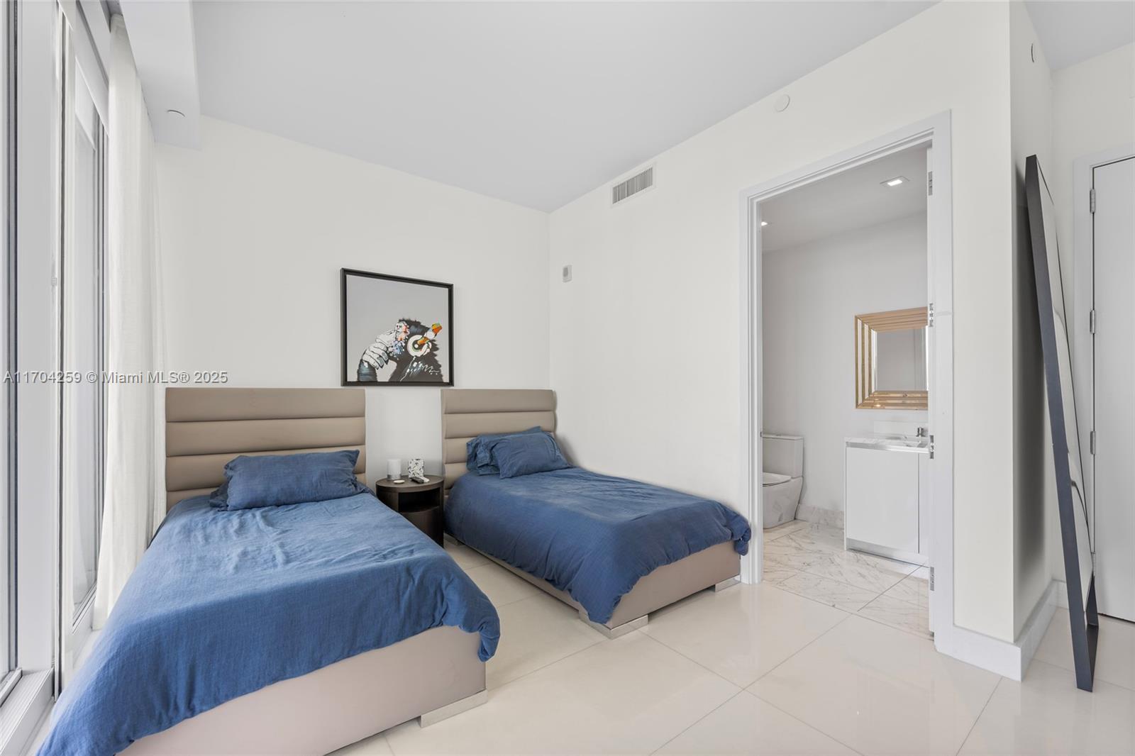 JADE SIGNATURE CONDO - Residential