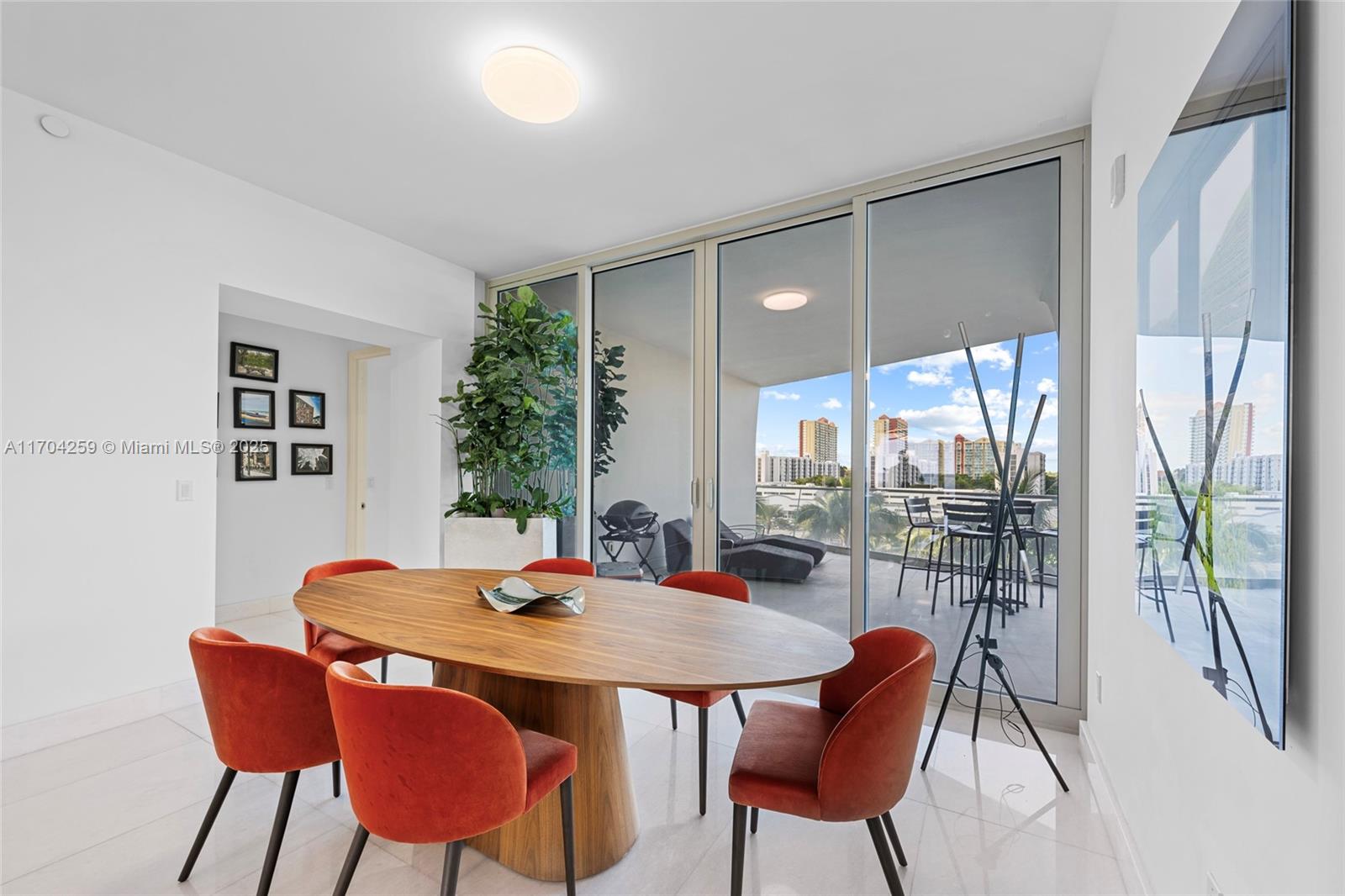 JADE SIGNATURE CONDO - Residential