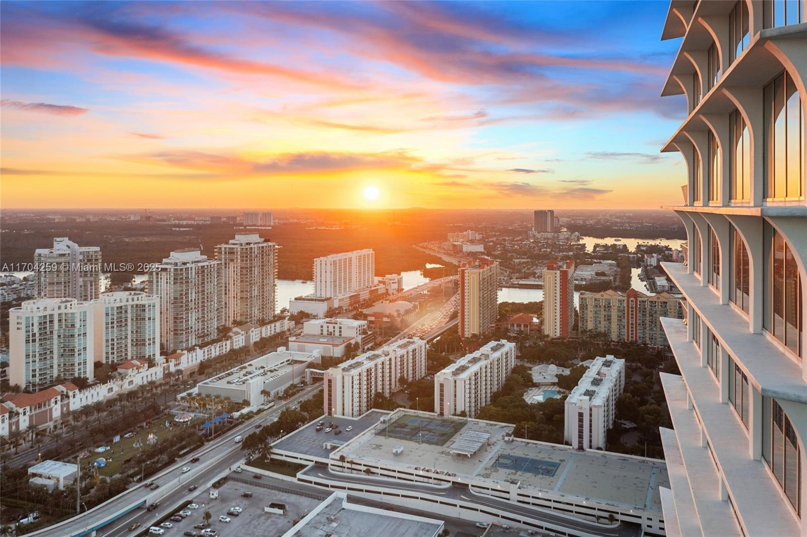 JADE SIGNATURE CONDO - Residential
