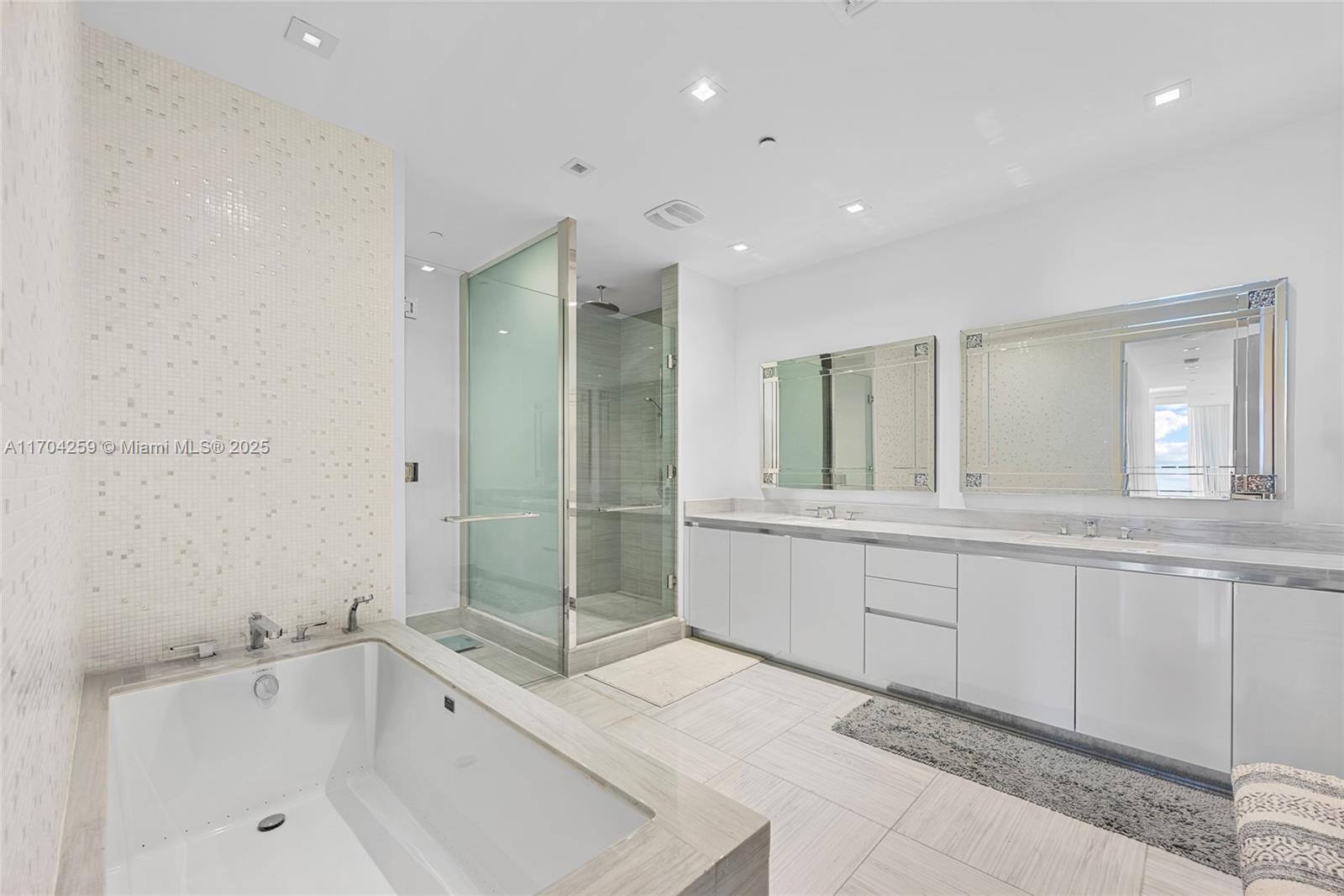 JADE SIGNATURE CONDO - Residential