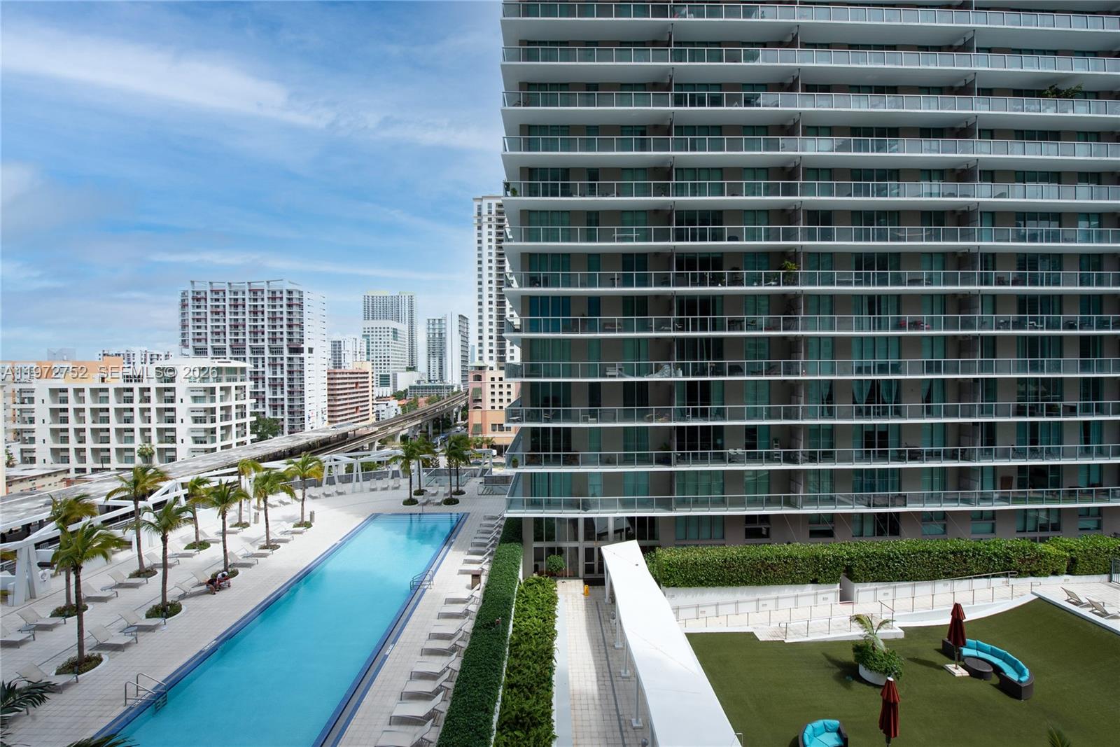 THE AXIS ON BRICKELL COND - Residential