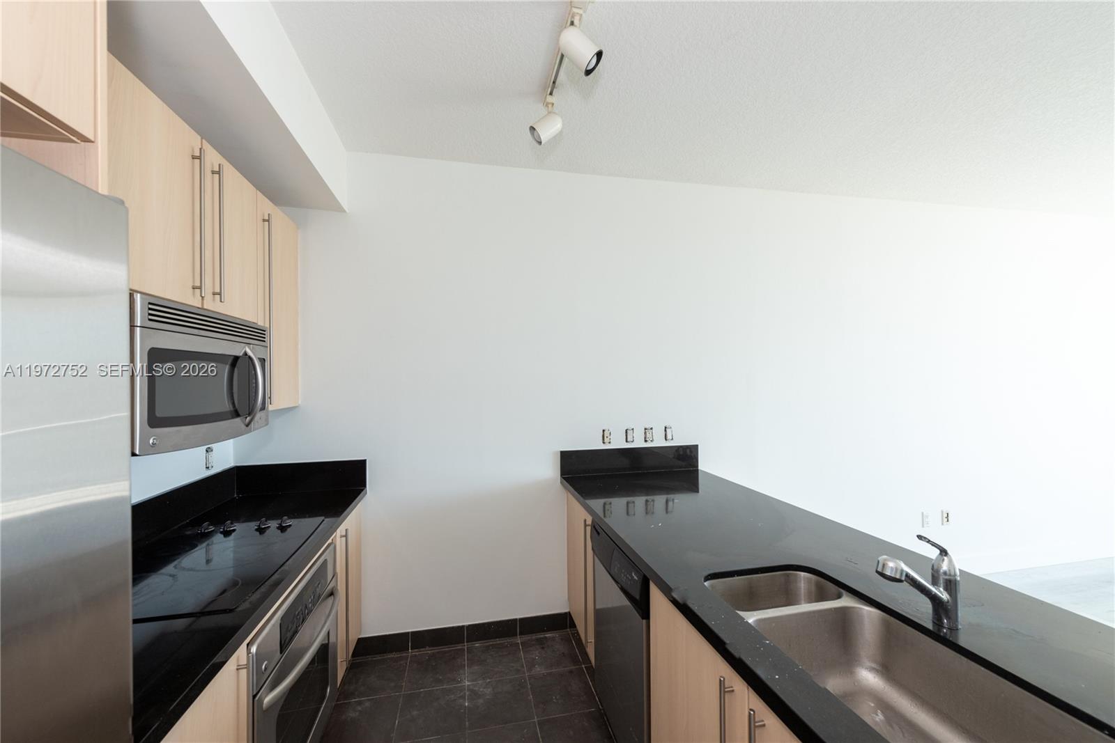 THE AXIS ON BRICKELL COND - Residential