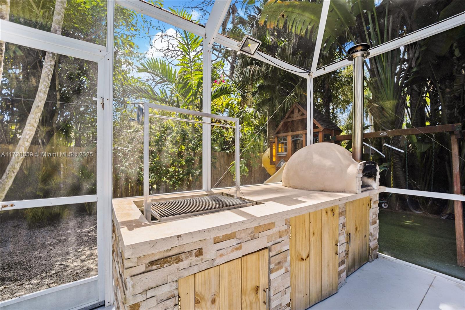 SNAPPER CREEK GROVES - Residential
