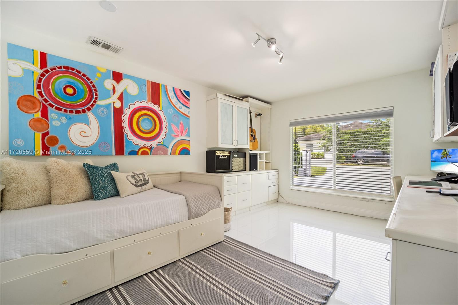 SNAPPER CREEK GROVES - Residential
