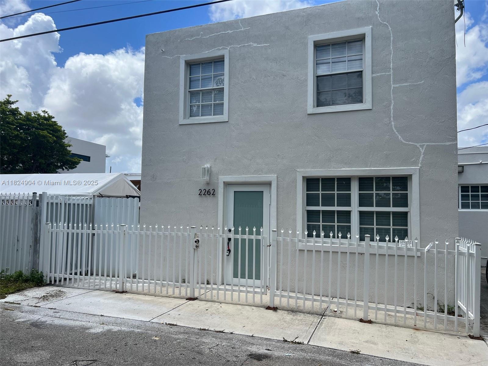 2260 Sw 17th St Back, Miami, Broward County, Florida - 3 Bedrooms  
2 Bathrooms - 