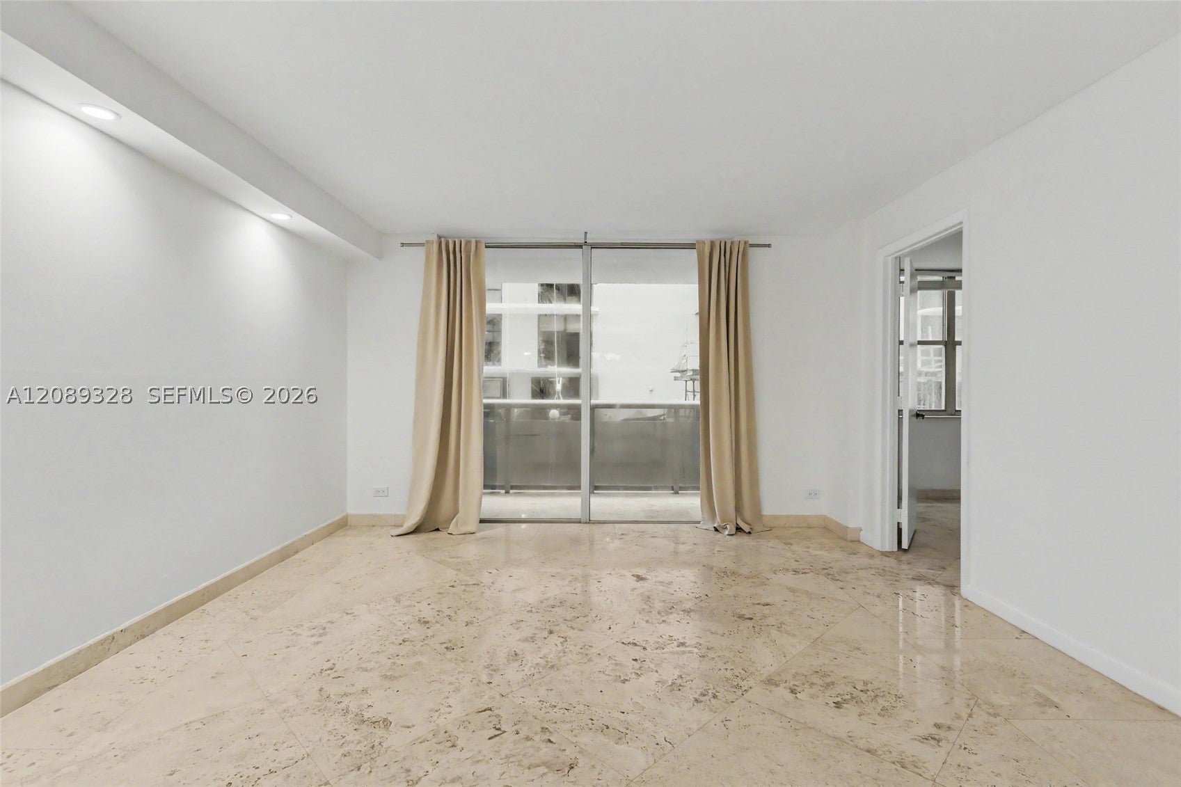 6039 Collins Ave 407