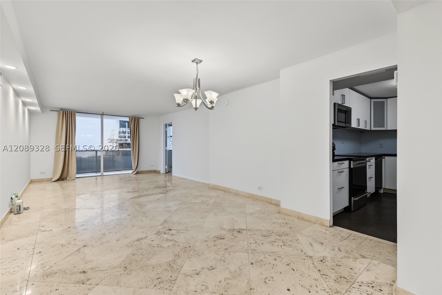 6039 Collins Ave 407
