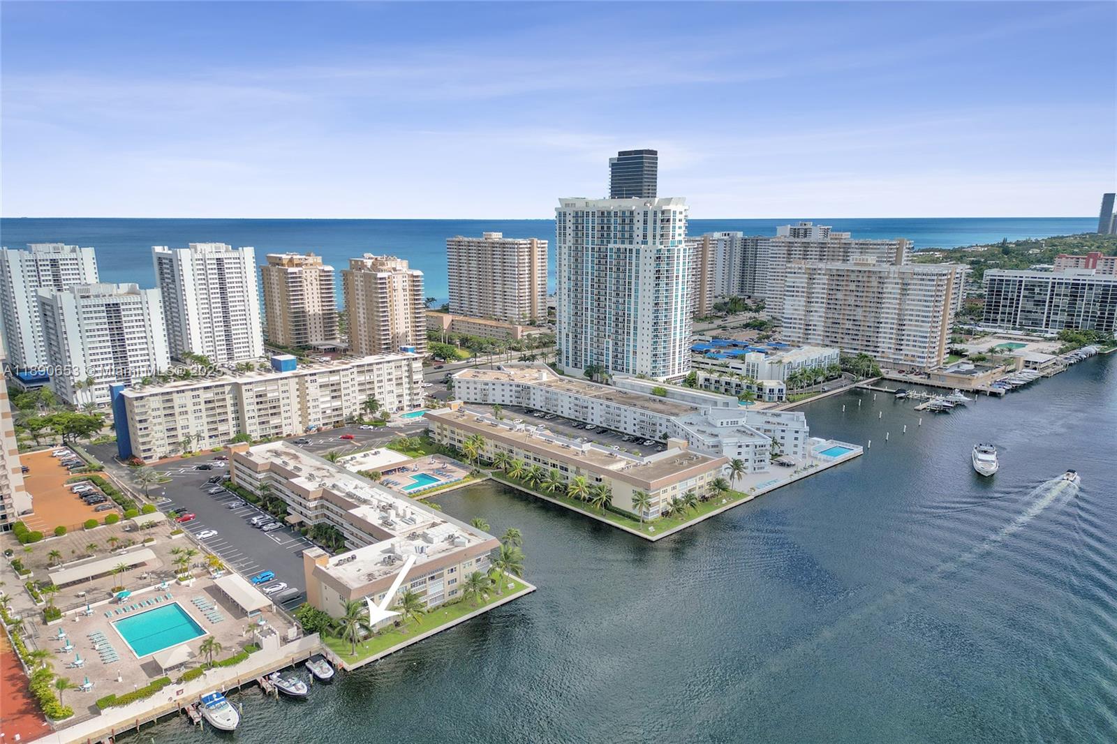 ISLANDS-BERMUDA CONDO - Residential