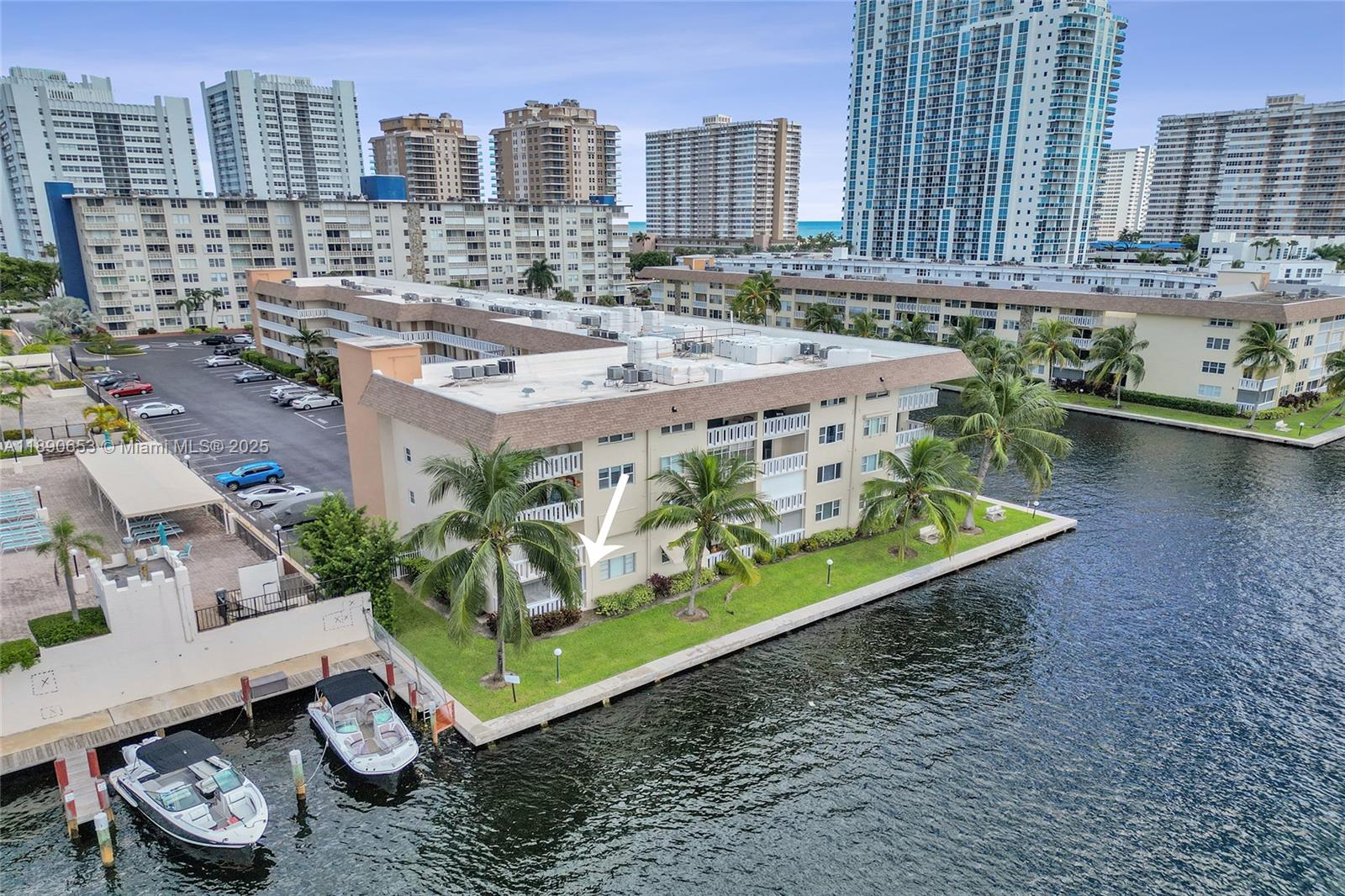 ISLANDS-BERMUDA CONDO - Residential