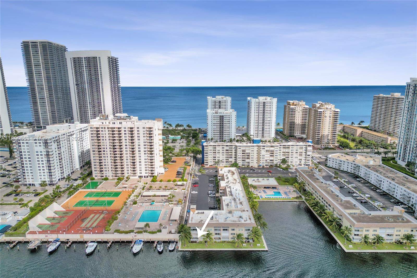ISLANDS-BERMUDA CONDO - Residential