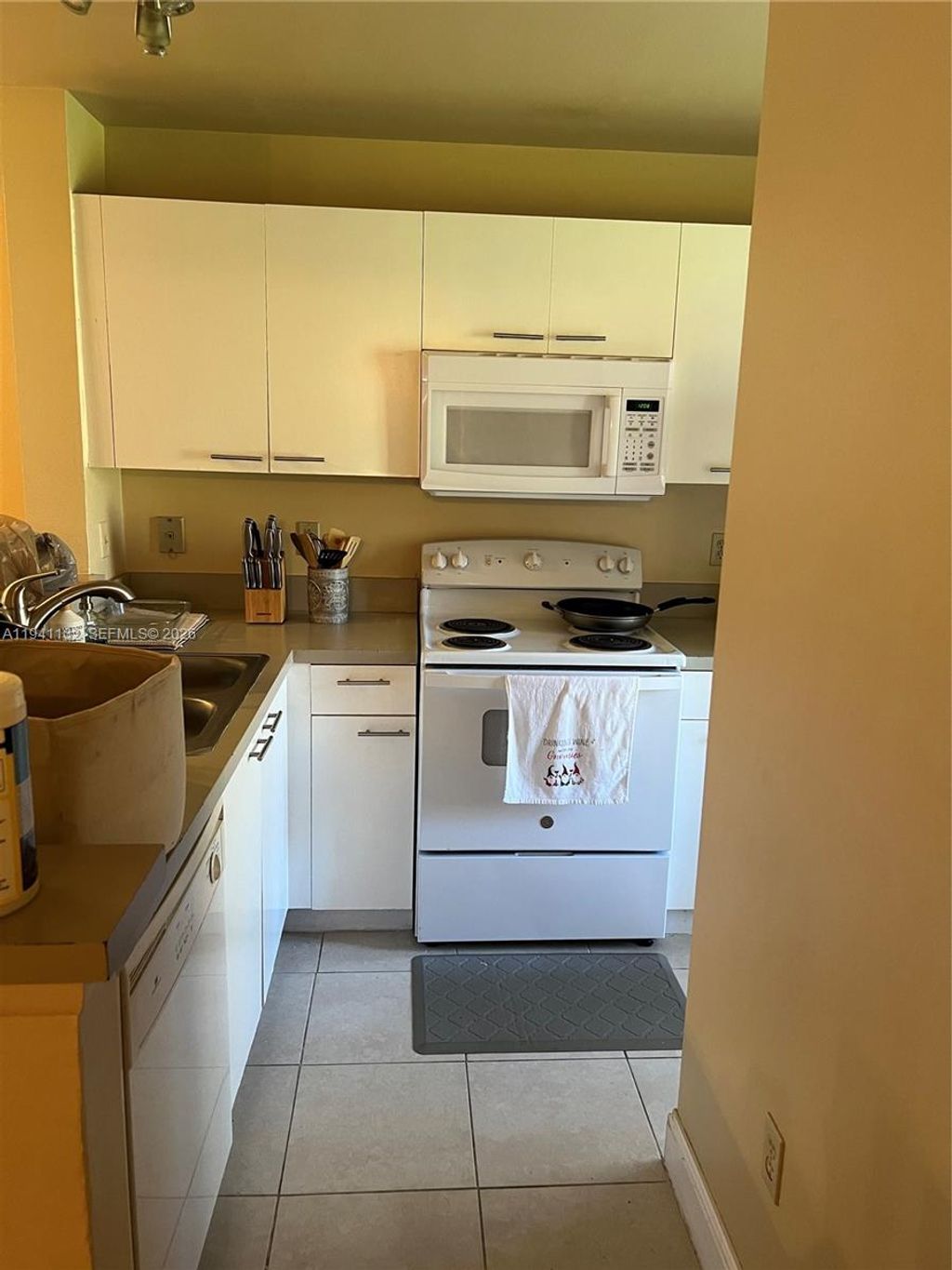 Photo of 4751 Via Palm Lks #412, West Palm Beach, FL 33417 (MLS # A11941132)