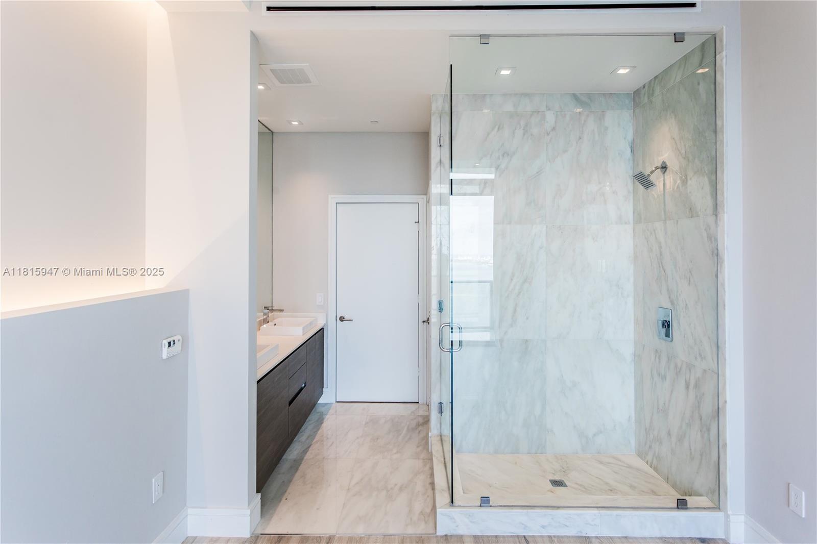 ICON BAY CONDO - Residential Lease