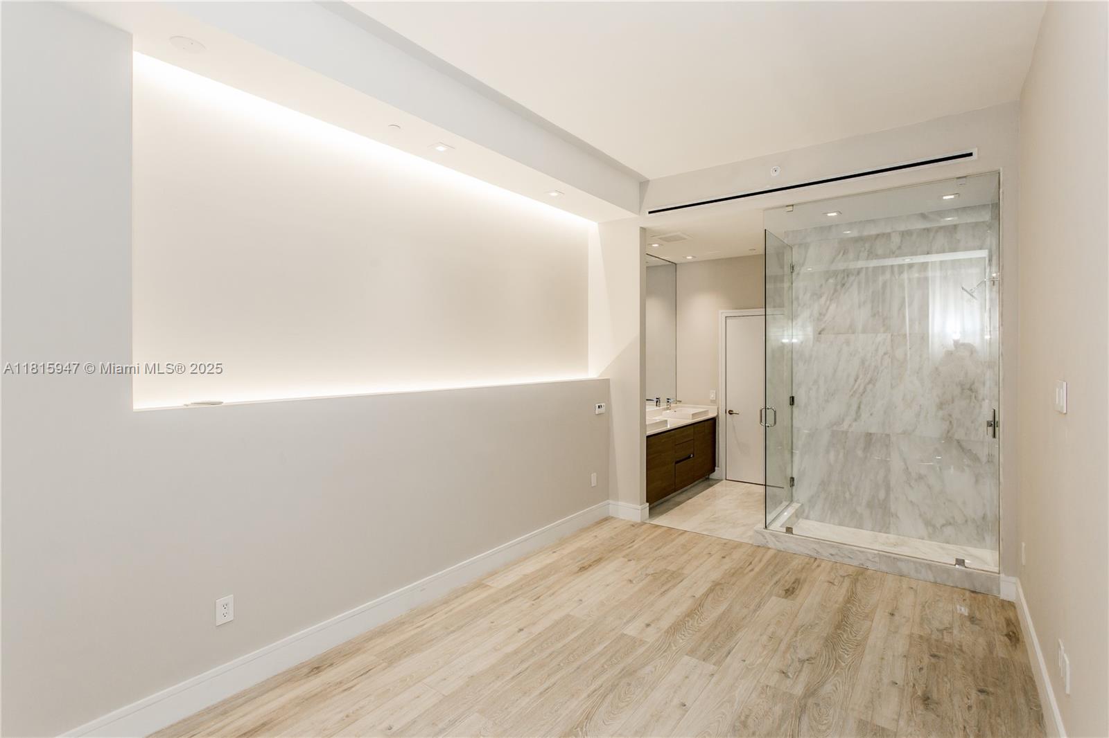 ICON BAY CONDO - Residential Lease