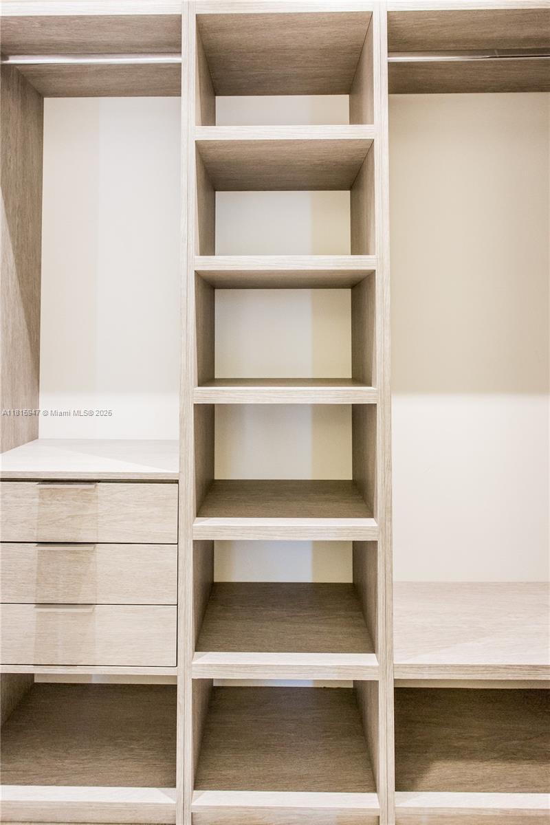 ICON BAY CONDO - Residential Lease