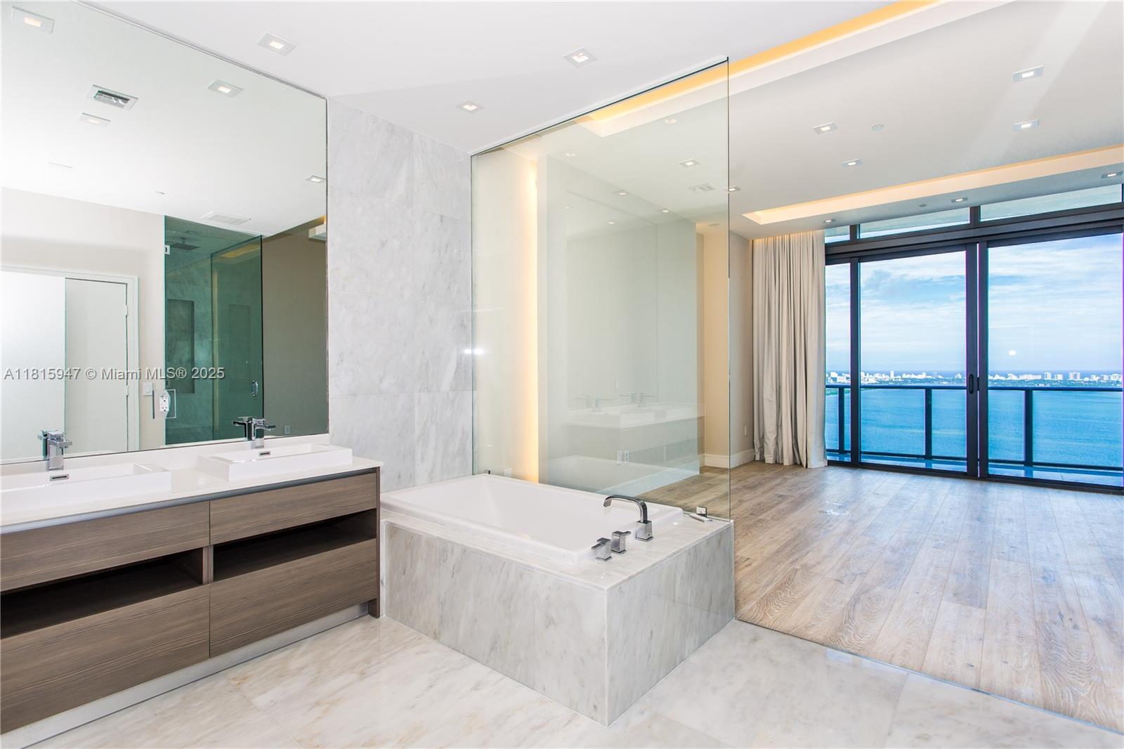 ICON BAY CONDO - Residential Lease