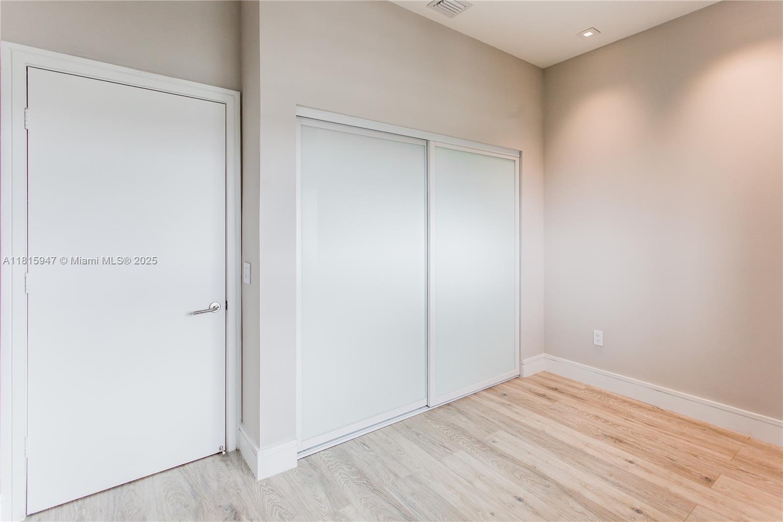 ICON BAY CONDO - Residential Lease