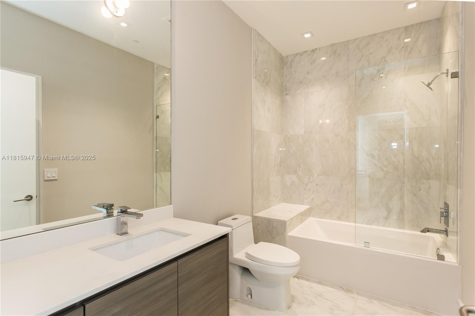 ICON BAY CONDO - Residential Lease