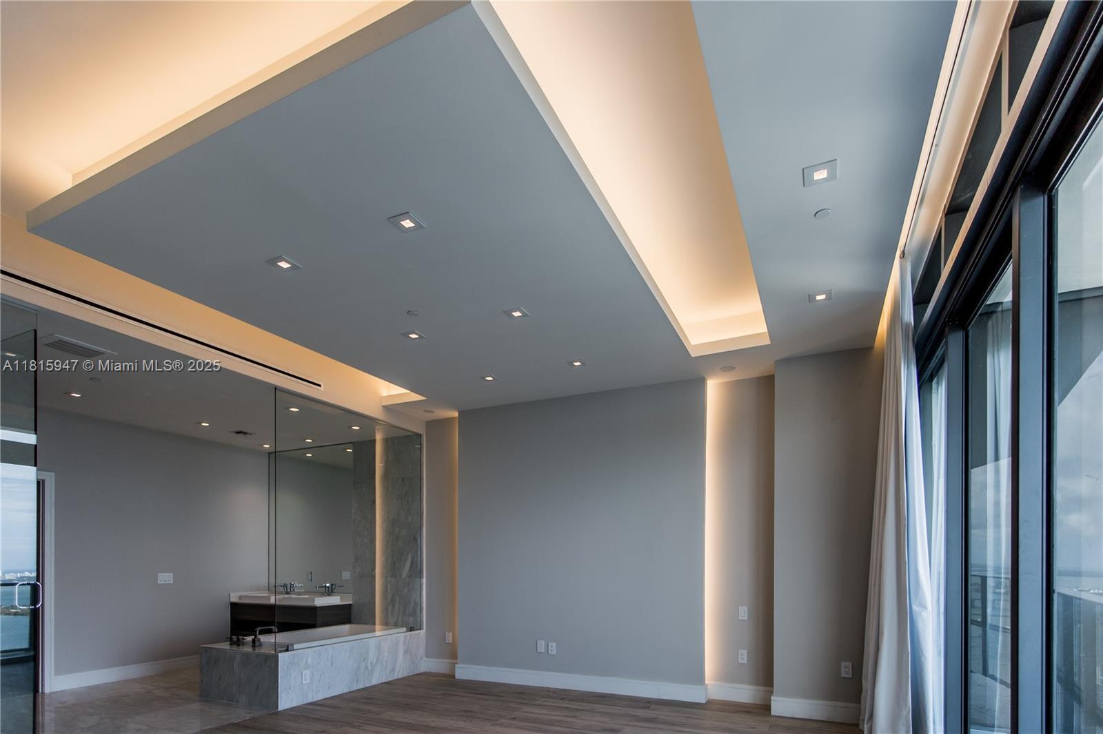 ICON BAY CONDO - Residential Lease