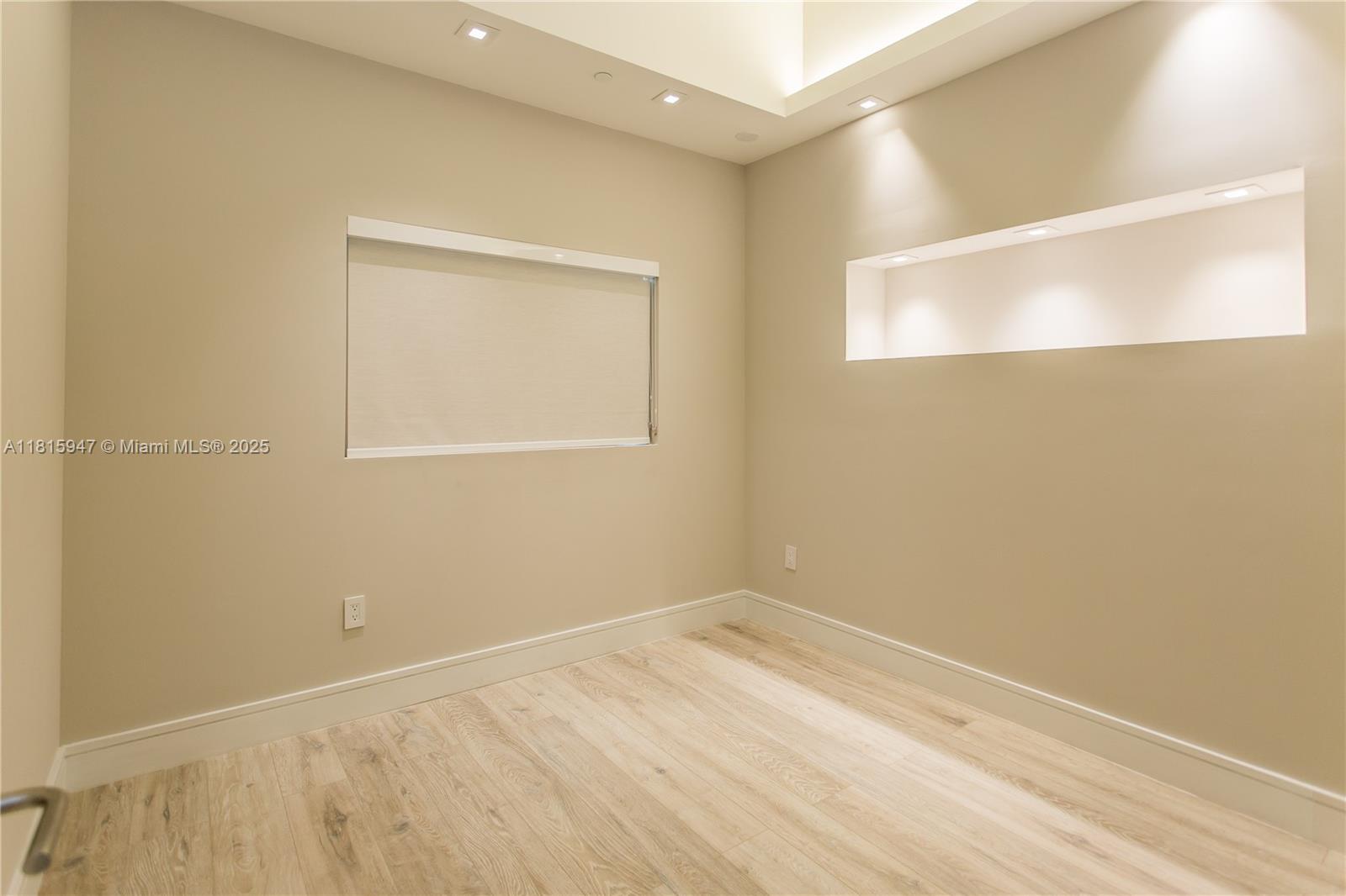 ICON BAY CONDO - Residential Lease