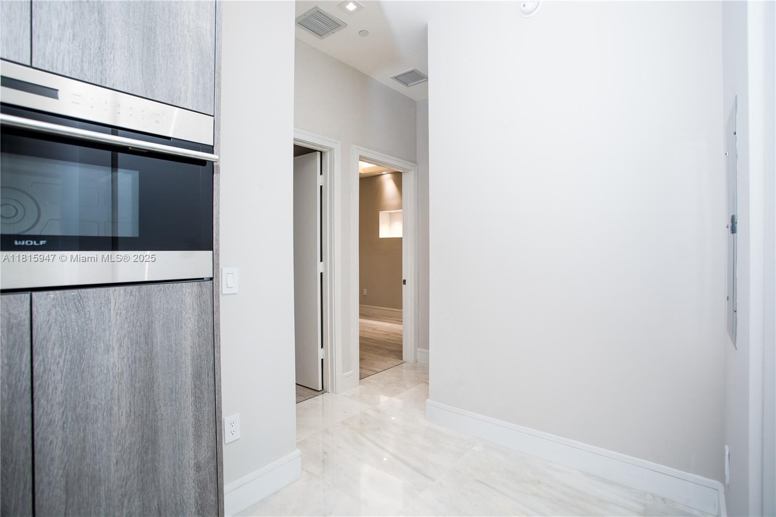 ICON BAY CONDO - Residential Lease