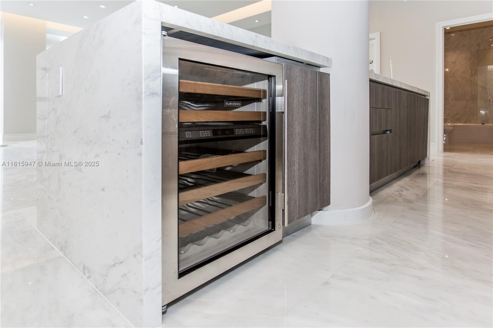 ICON BAY CONDO - Residential Lease