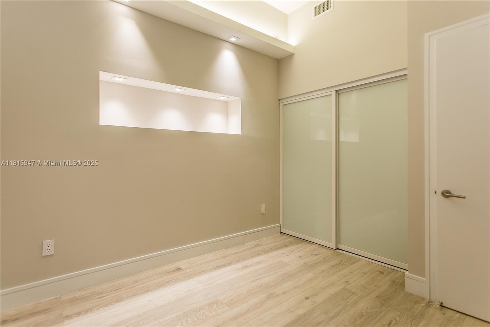 ICON BAY CONDO - Residential Lease