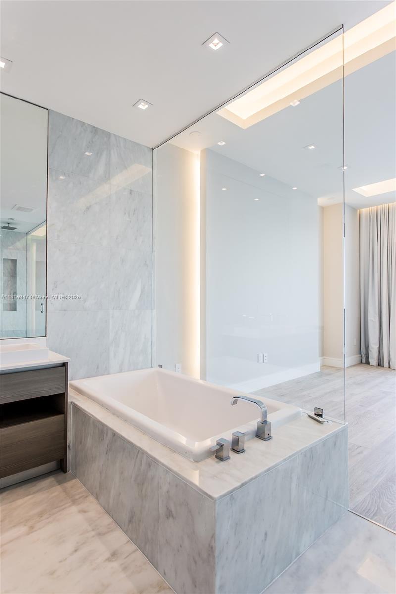 ICON BAY CONDO - Residential Lease