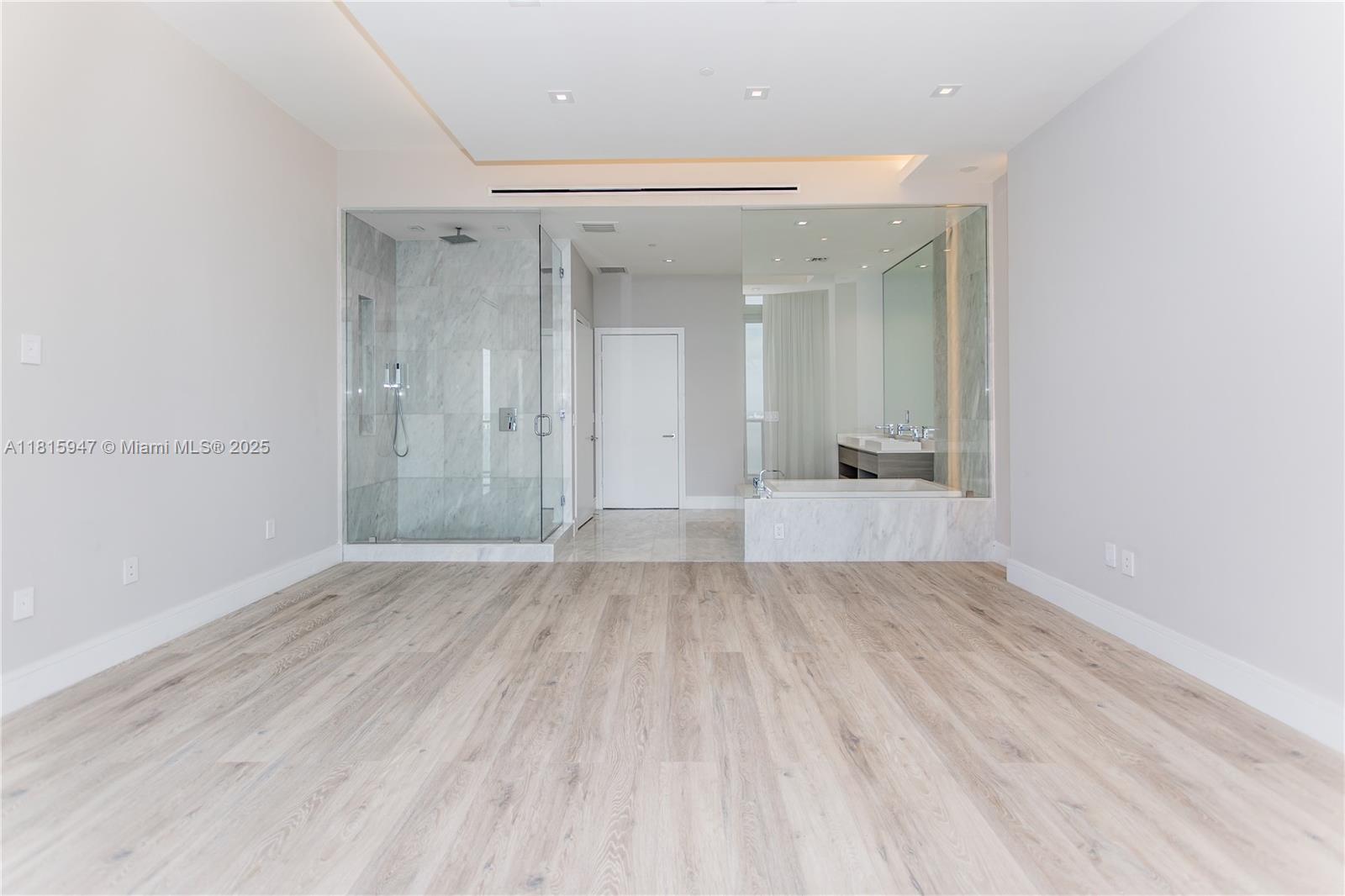 ICON BAY CONDO - Residential Lease