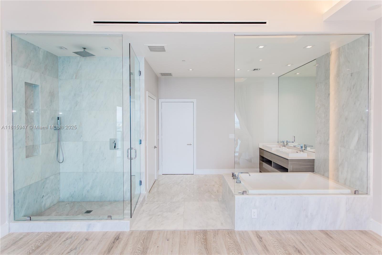 ICON BAY CONDO - Residential Lease