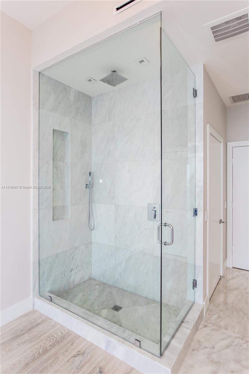 ICON BAY CONDO - Residential Lease