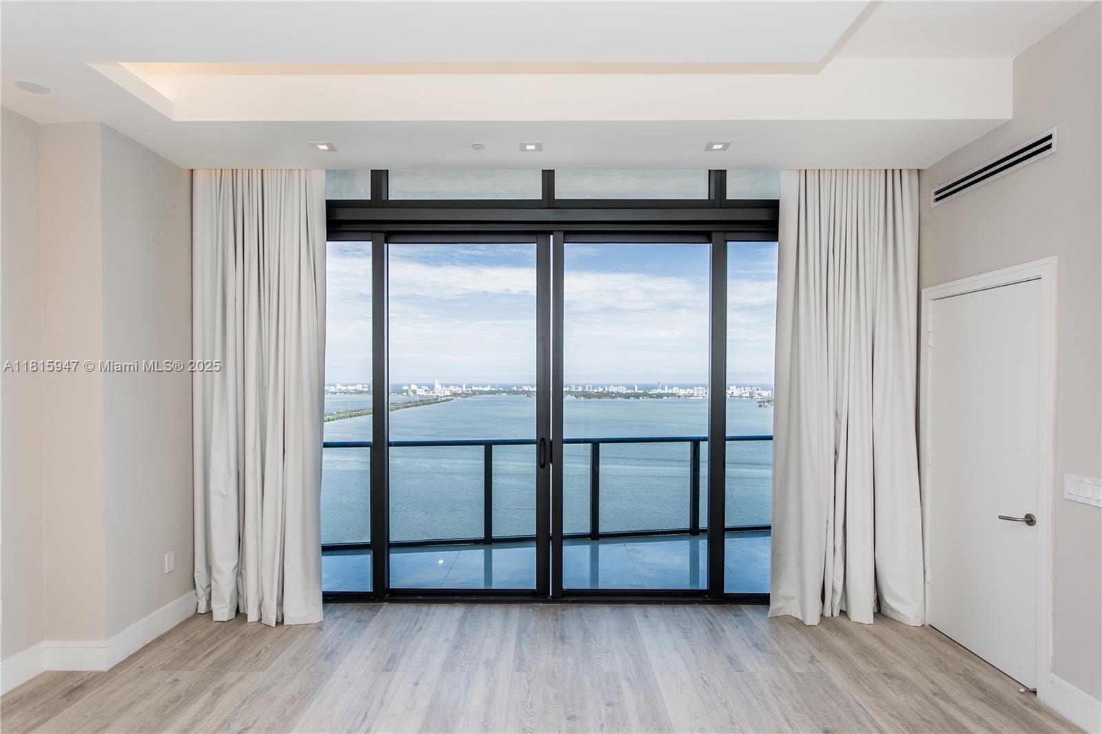 ICON BAY CONDO - Residential Lease