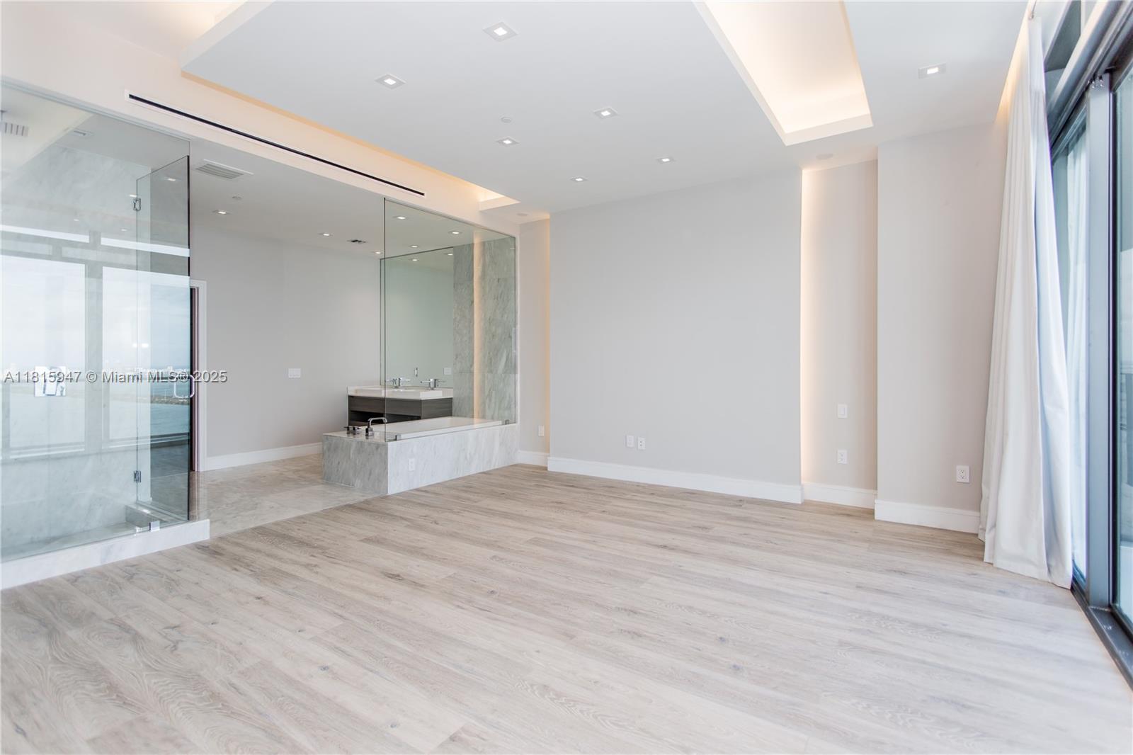 ICON BAY CONDO - Residential Lease