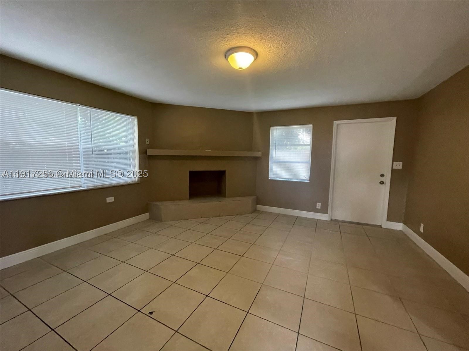 1472 NE 25th Ct