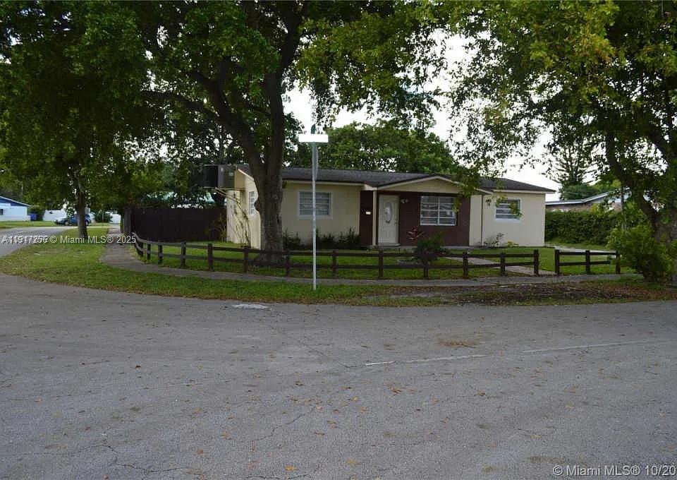 COLLIER MANOR 4TH ADD - Residential Income