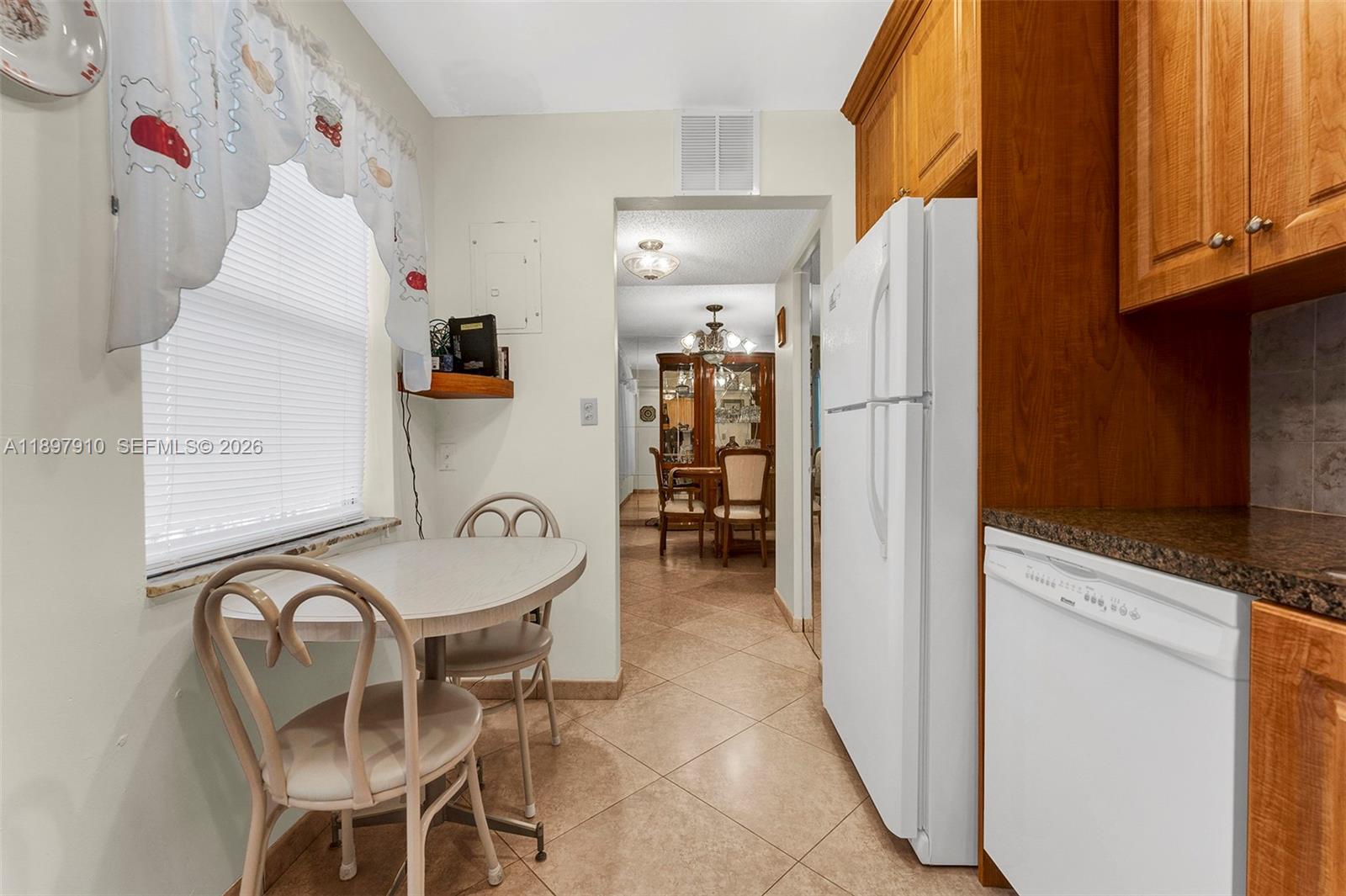 GARNET CONDO - Residential