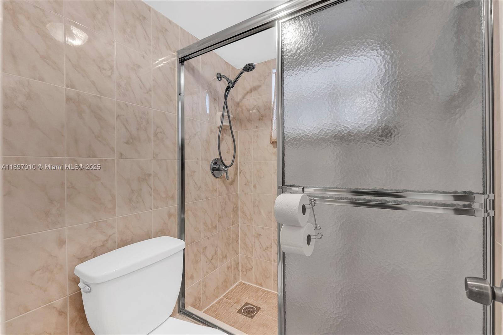 GARNET CONDO - Residential