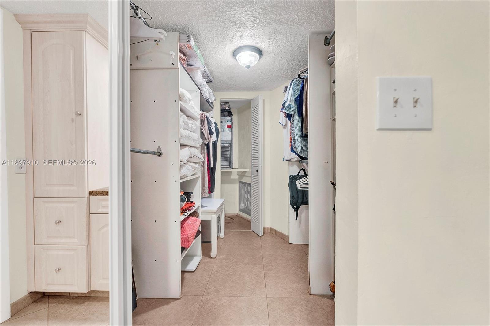 GARNET CONDO - Residential