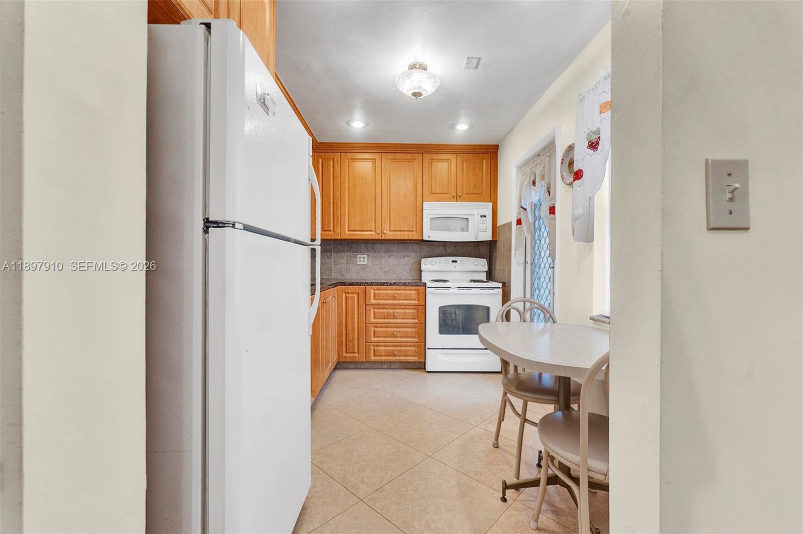 GARNET CONDO - Residential