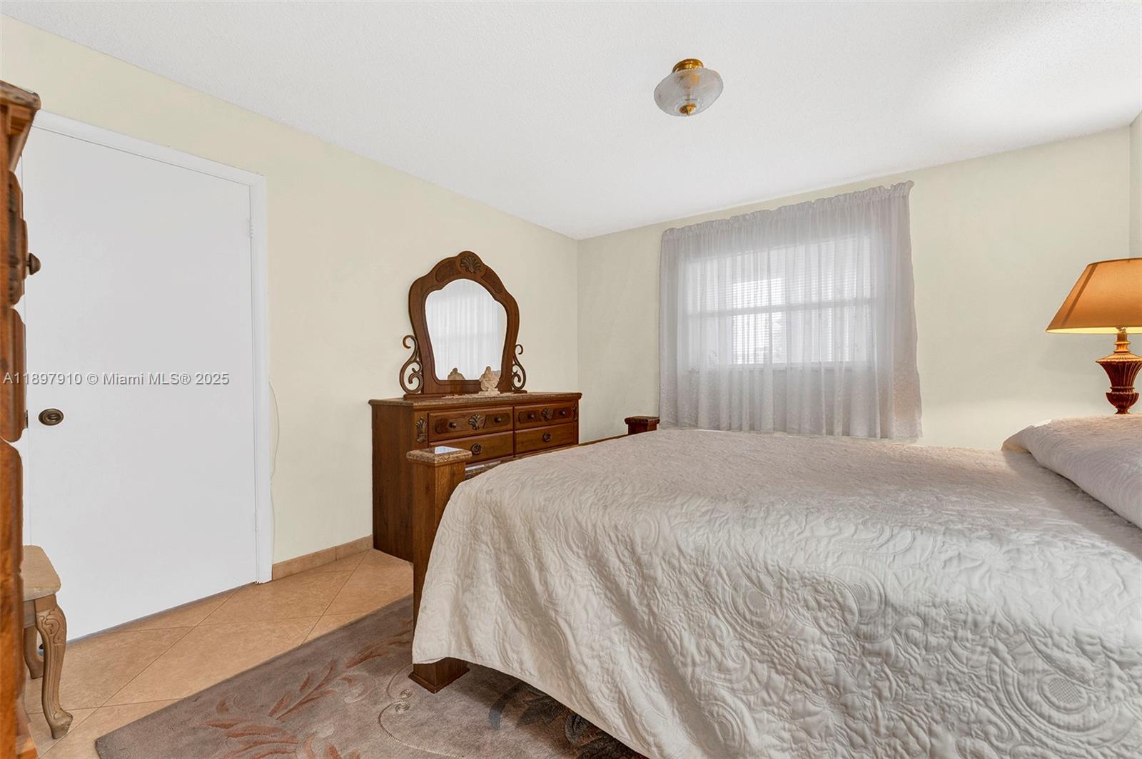 GARNET CONDO - Residential