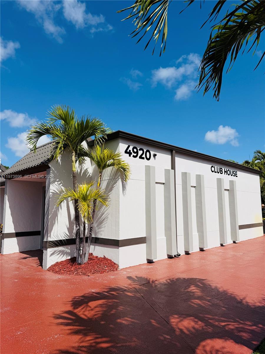 DORAL GARDENS II CONDO - Residential Lease